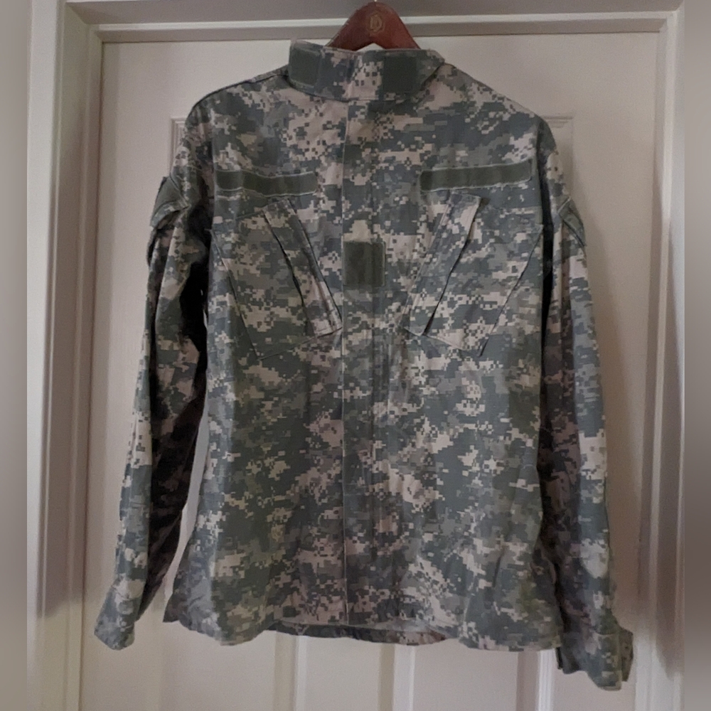 Newer Size Small - Regular With Lots Of Pockets Tan And Green